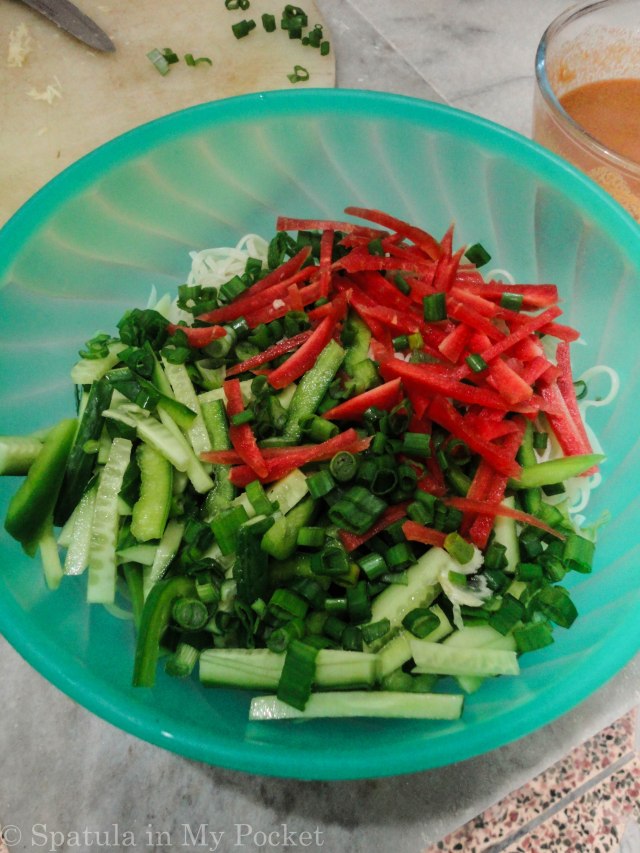 If you’re, in this dreaded cold, coveting summer like me, then this is the recipe to make>> Cold Sesame Noodle Salad with Spicy Peanut Sauce. A simple clean recipe, but big on flavors.