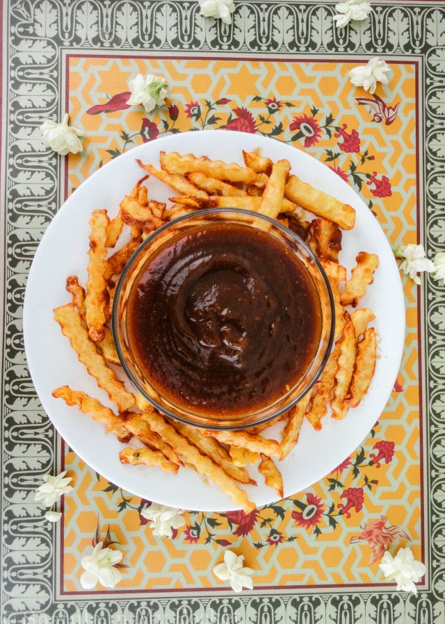 Sweet and tangy; this imli ki chutney is the perfect complement to all your iftari delicacies. 