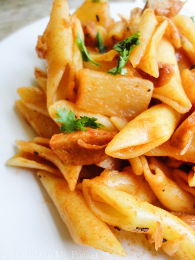 Spicy chicken sausages paired with the sweet syrupy pineapples…makes for one delicious pasta.