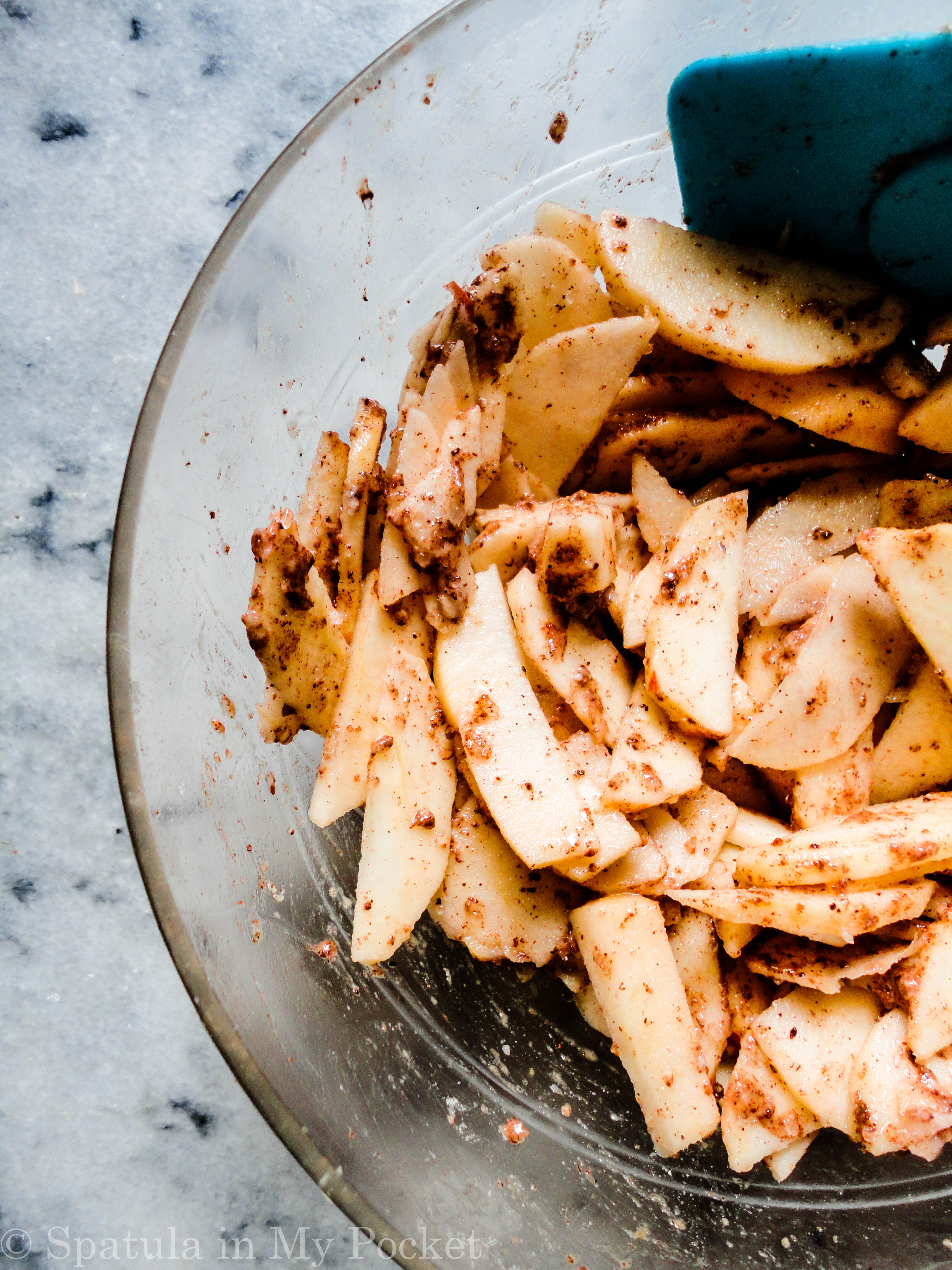 Shortbread crust. Cinnamon apples. Crumb topping. Salted caramel. Apple pie bars...The perfect fall dessert!