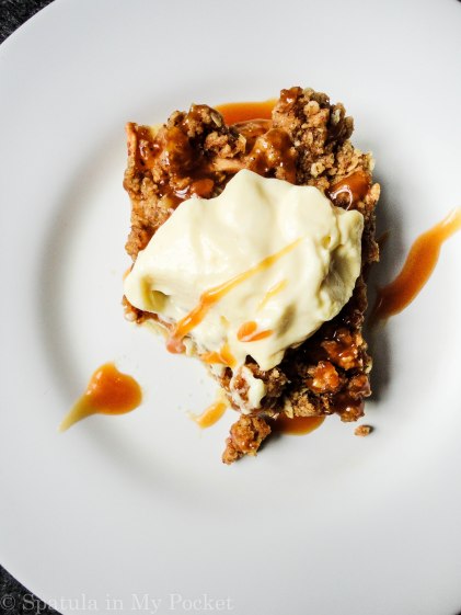 Shortbread crust. Cinnamon apples. Crumb topping. Salted caramel. Apple pie bars...The perfect fall dessert!