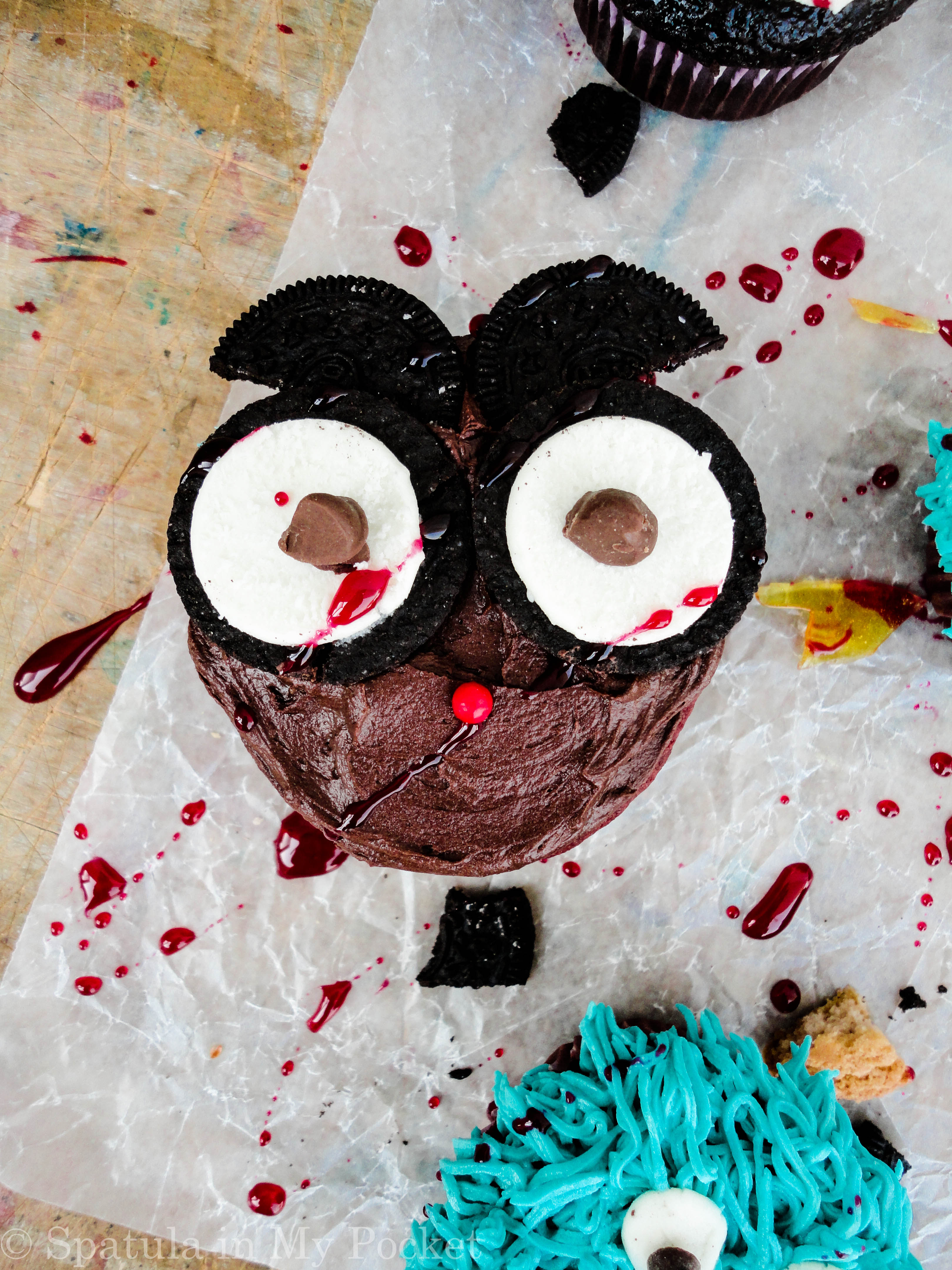 These wide eyed Owl Cupcakes make for an adorably gory Halloween treat!