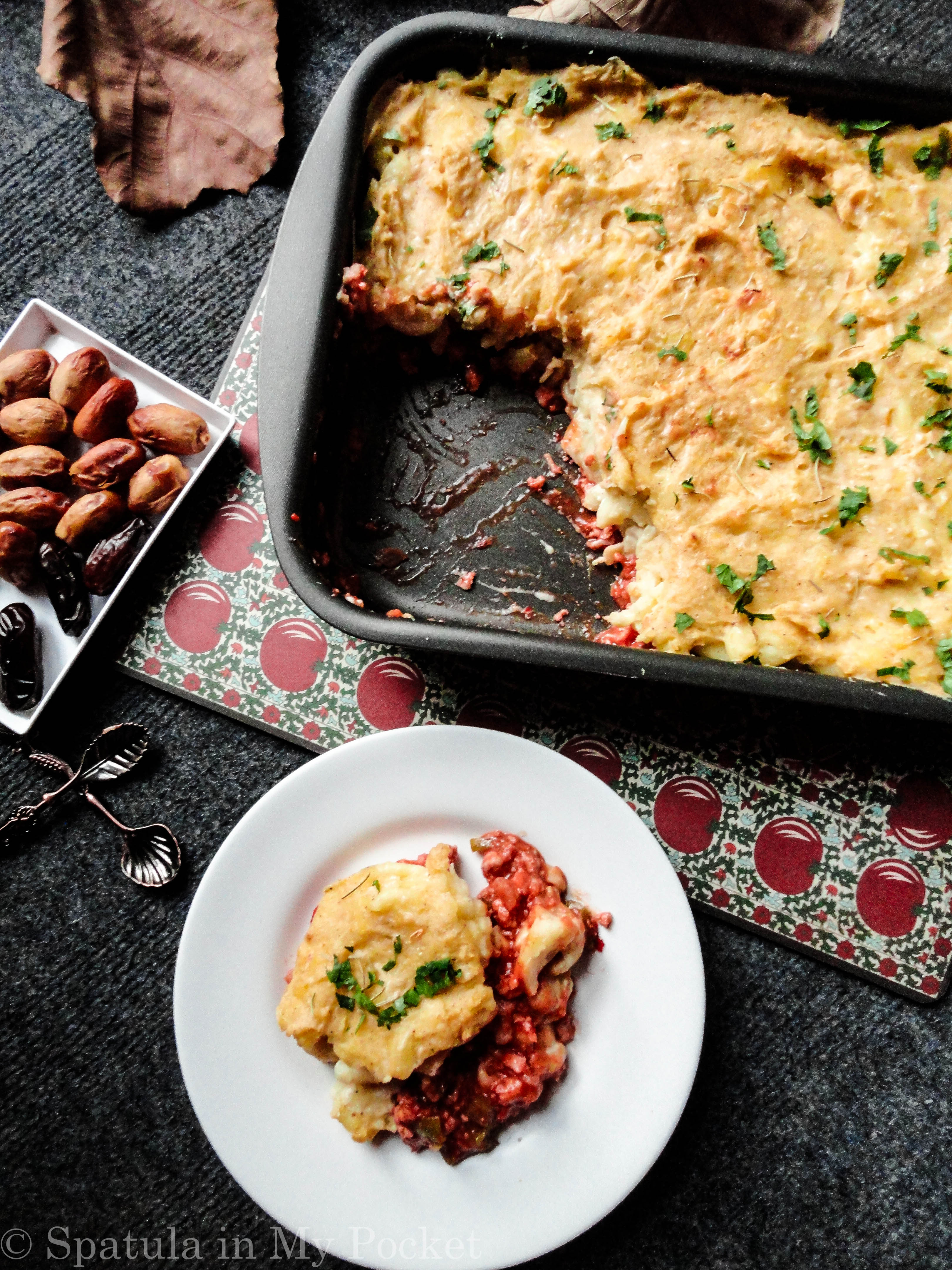This Shepherd Macaroni Pie is warm, hearty, and super comforting: the makings of a perfect wintertime comfort dish. #Pie #ShepherdPie