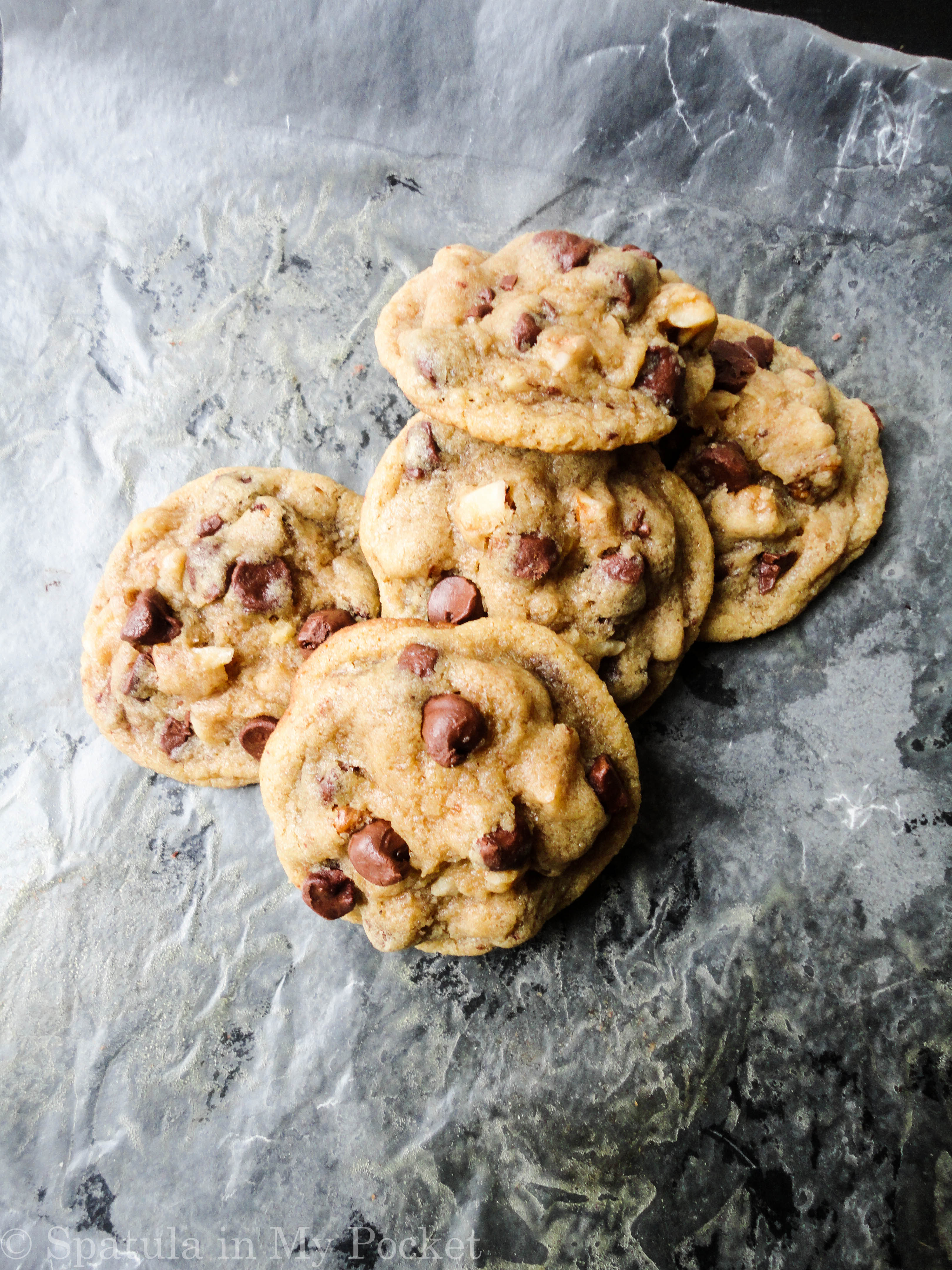 Six perfect chocolate chip cookies. Crispy on the outside, chewy on the inside. Loaded with chocolate and walnuts. #smallbatch #chocolatechipcookies #cookies