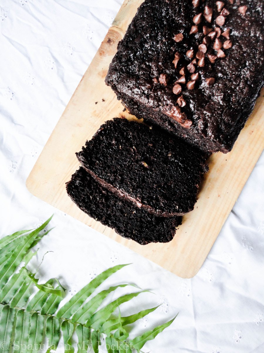 Double Chocolate Zucchini Bread: deliciously moist, intense and chocolatey #moist #chocolate #zucchinibread #delicious