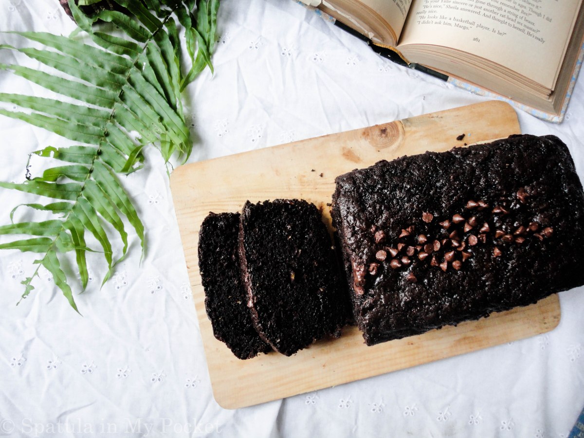 Double Chocolate Zucchini Bread: deliciously moist, intense and chocolatey #moist #chocolate #zucchinibread #delicious