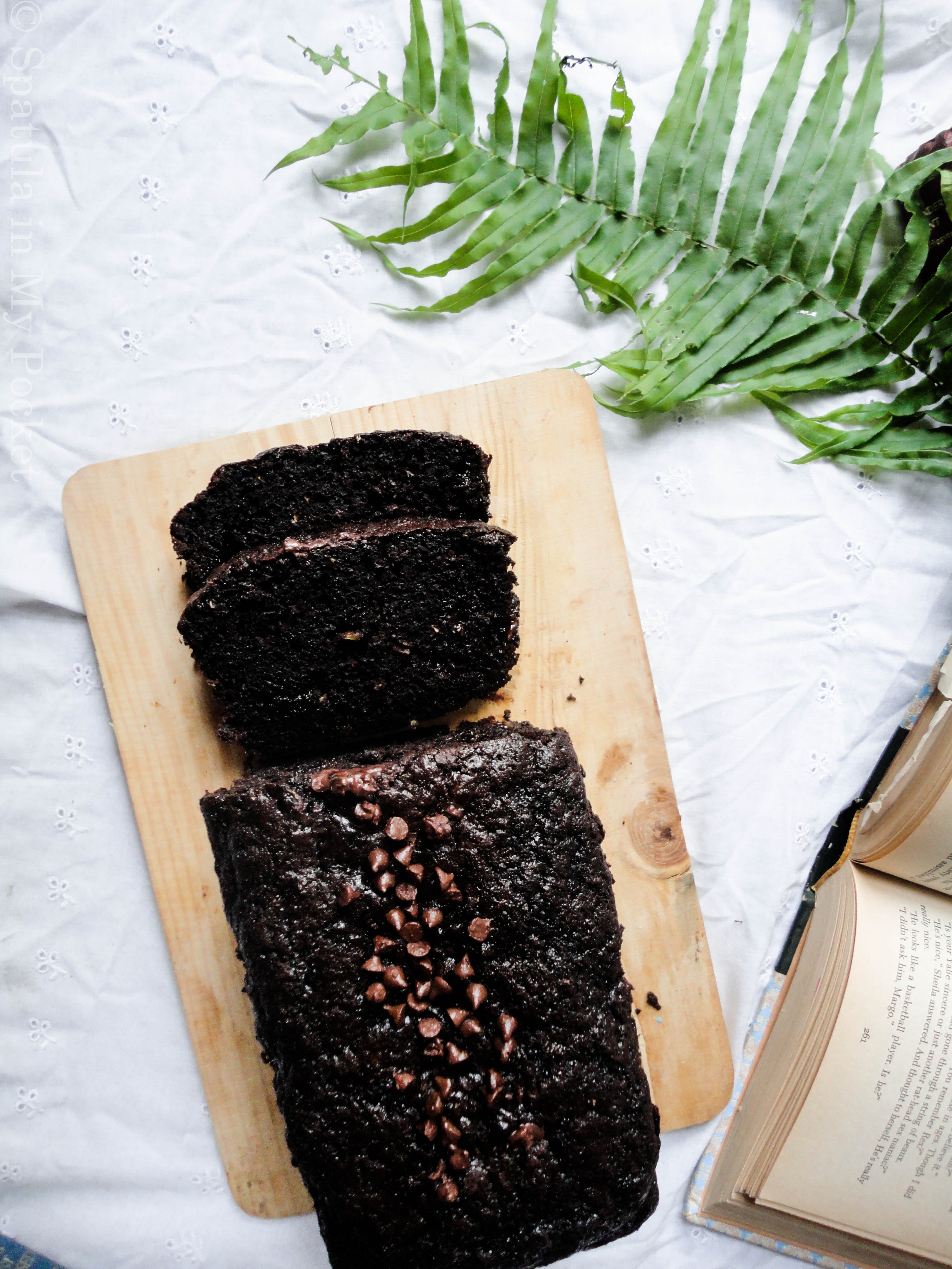 Double Chocolate Zucchini Bread: deliciously moist, intense and chocolatey #moist #chocolate #zucchinibread #delicious