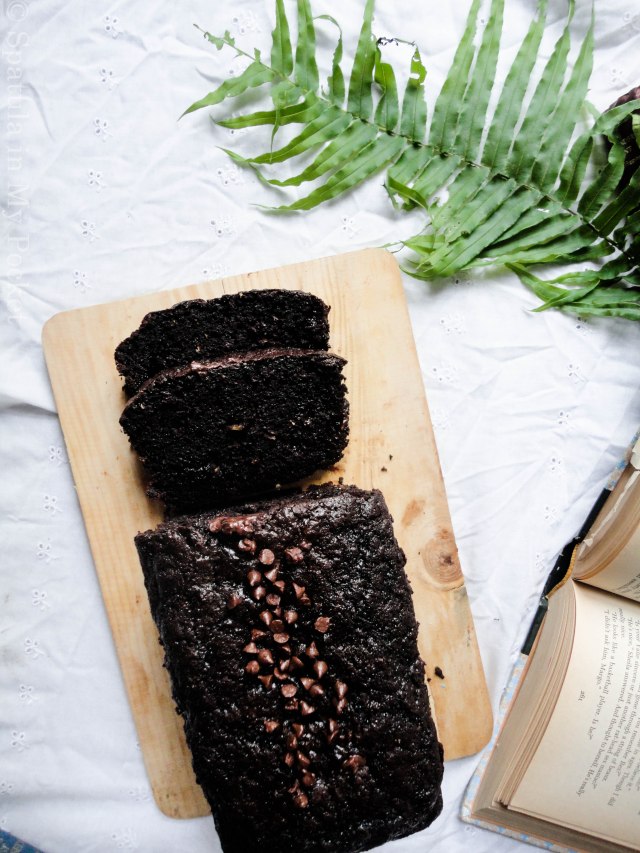 Double Chocolate Zucchini Bread: deliciously moist, intense and chocolatey #moist #chocolate #zucchinibread #delicious