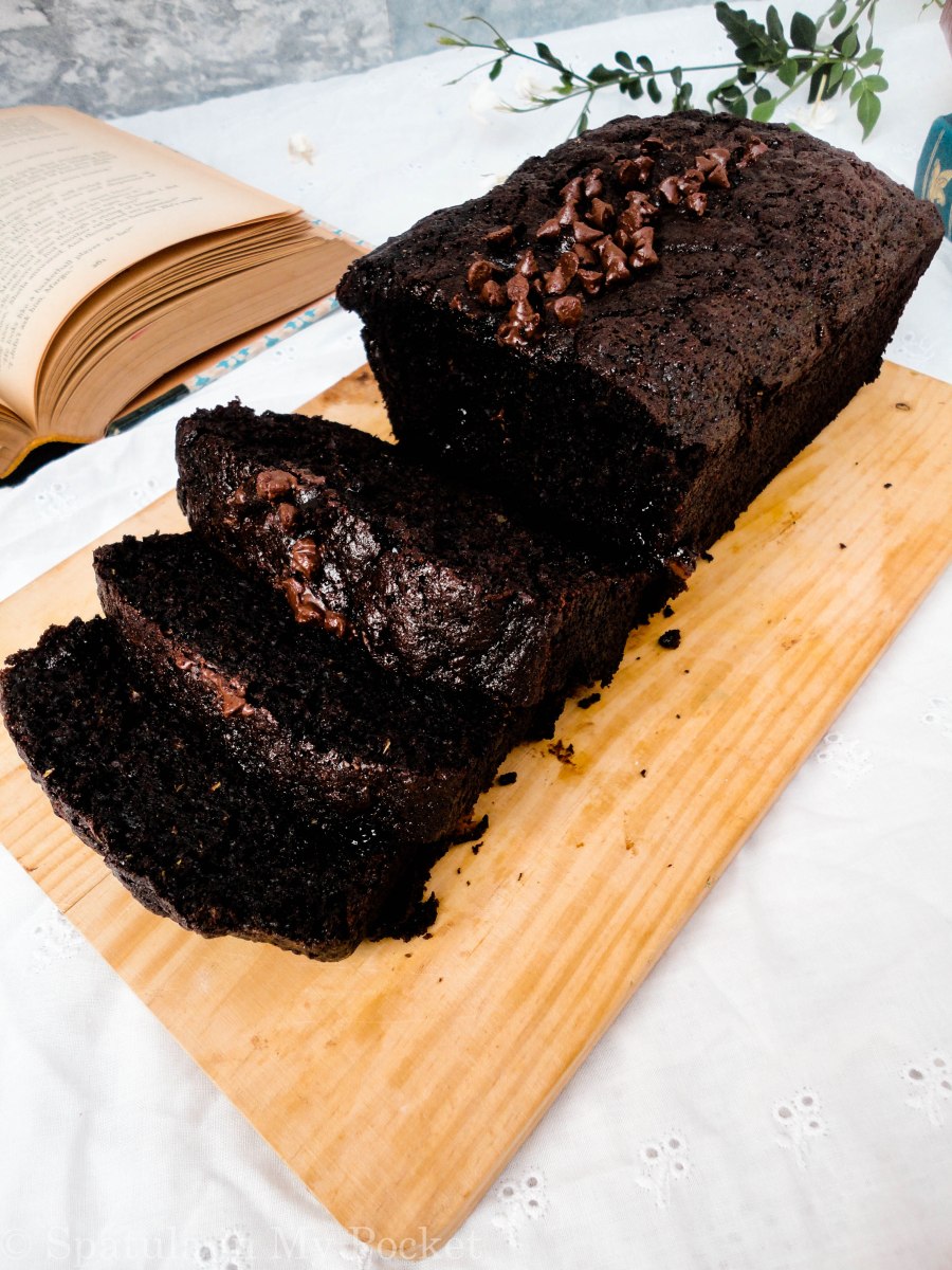 Double Chocolate Zucchini Bread: deliciously moist, intense and chocolatey #moist #chocolate #zucchinibread #delicious