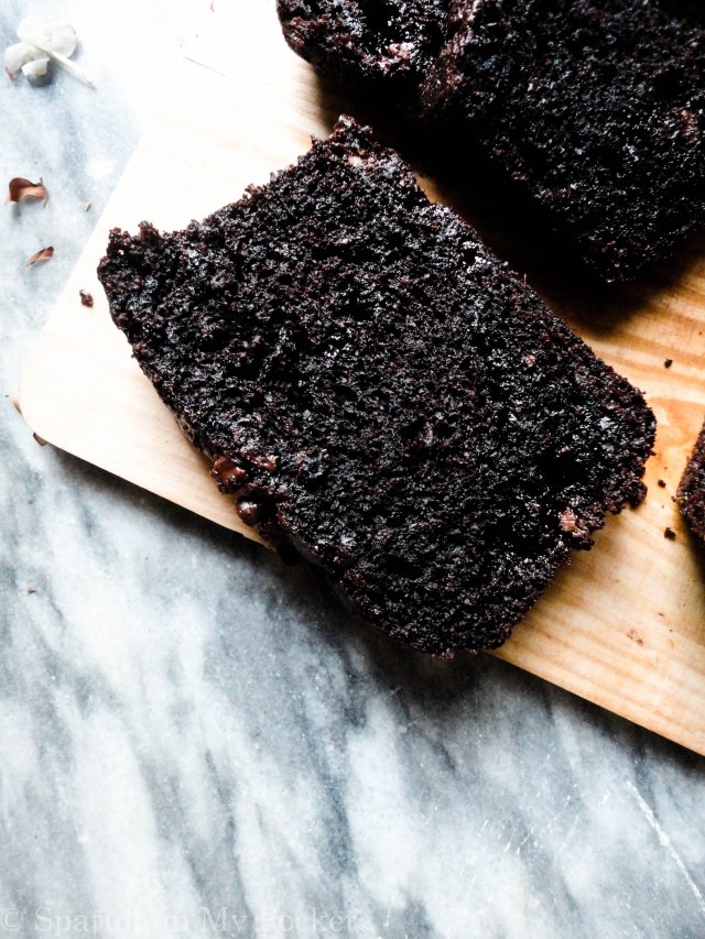Double Chocolate Zucchini Bread: deliciously moist, intense and chocolatey  #moist #chocolate #zucchinibread #delicious