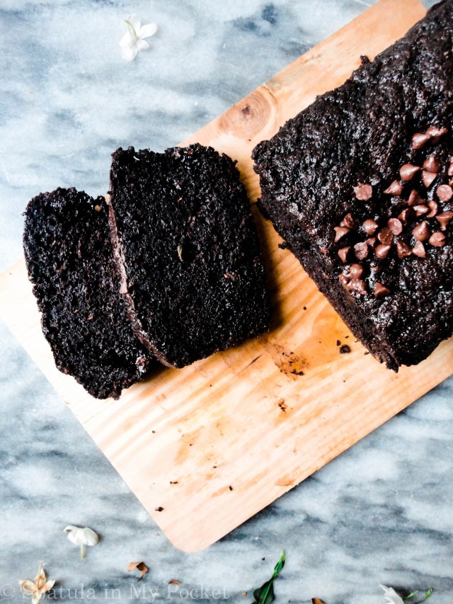 Double Chocolate Zucchini Bread: deliciously moist, intense and chocolatey #moist #chocolate #zucchinibread #delicious