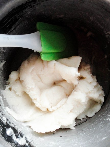 Crispy, golden churros rolled in cinnamon and sugar and dunked in a dark chocolate sauce #churros