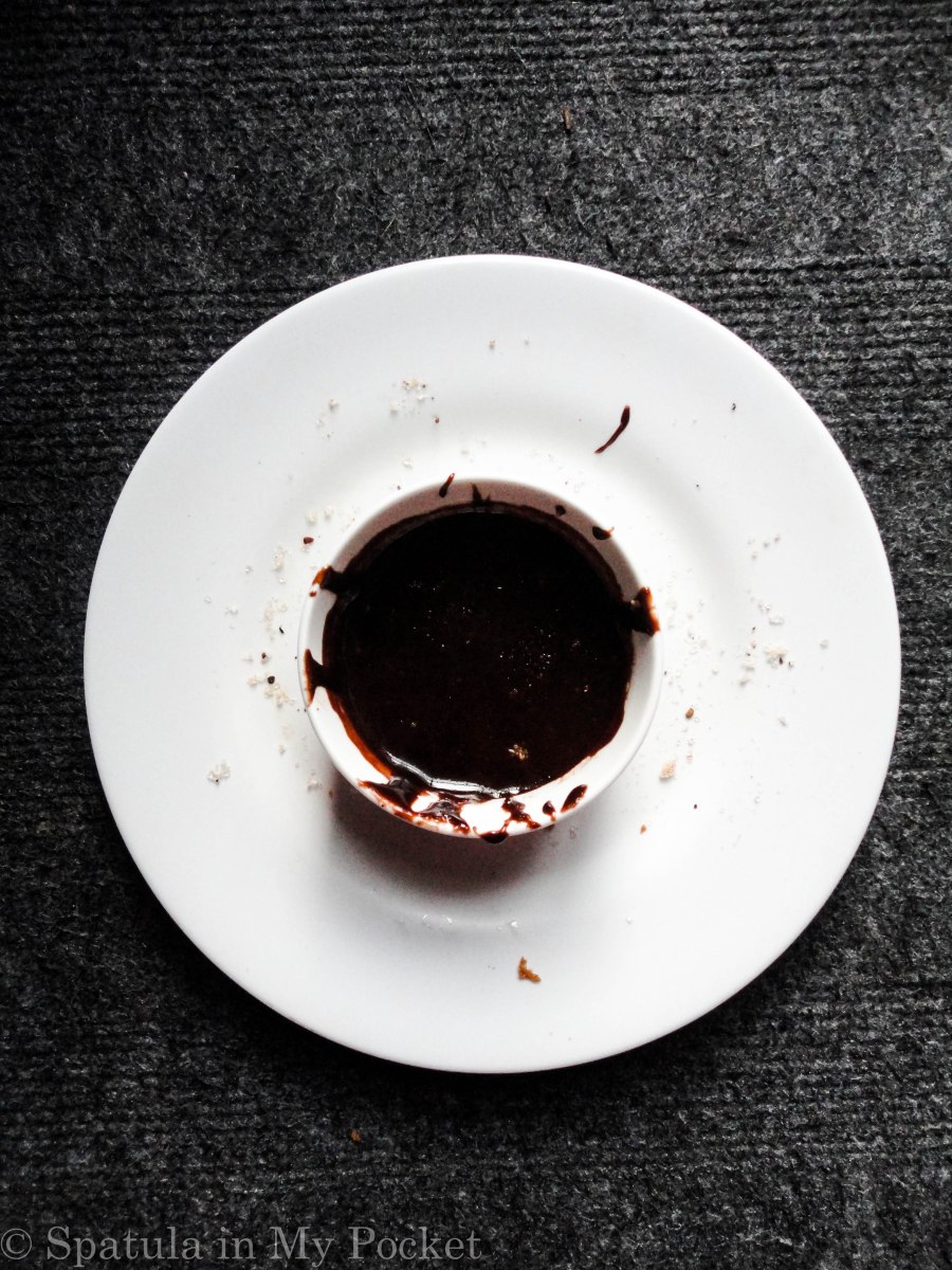 Crispy, golden churros rolled in cinnamon and sugar and dunked in a dark chocolate sauce #churros