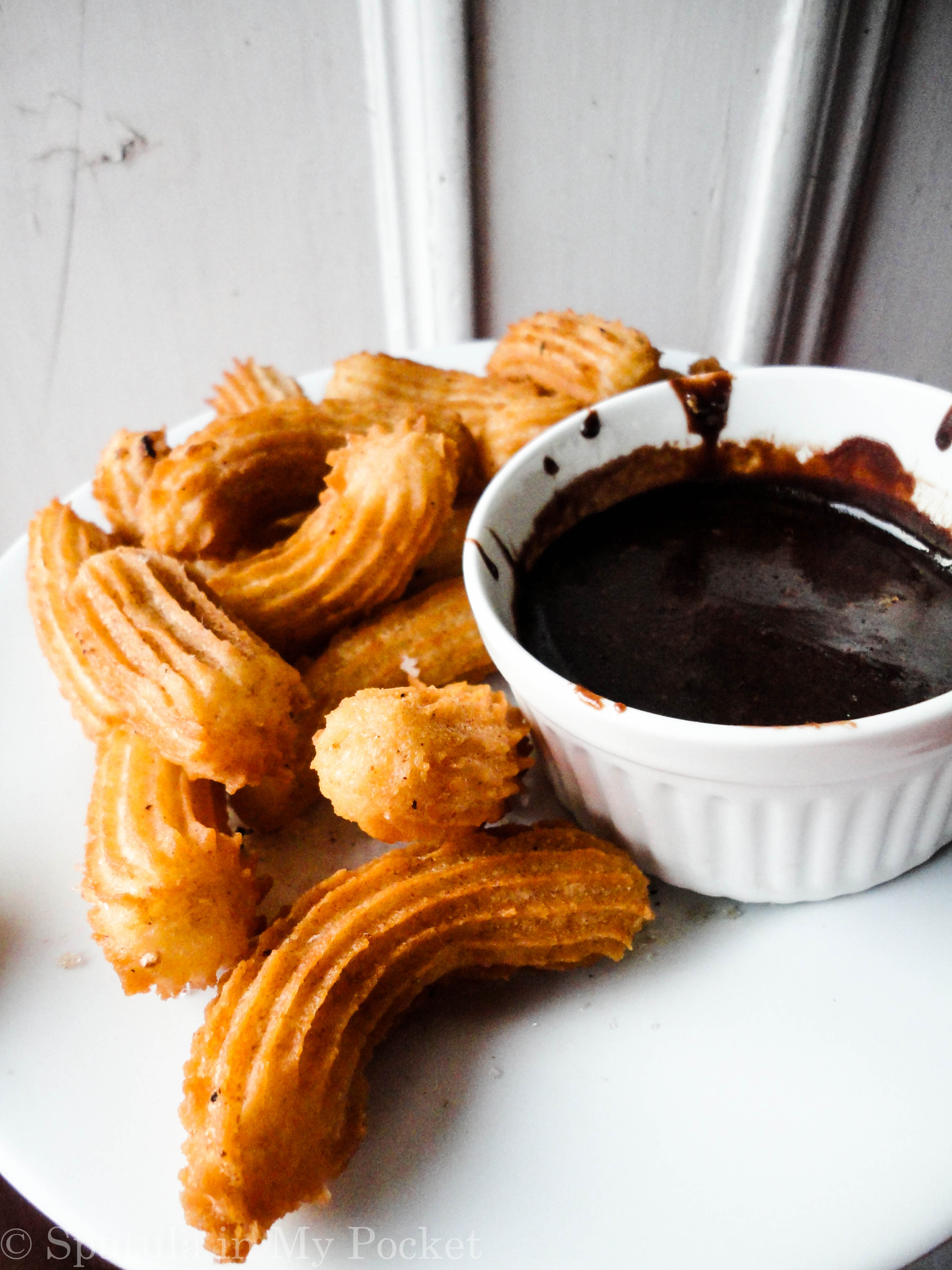 Crispy, golden churros rolled in cinnamon and sugar and dunked in a dark chocolate sauce #churros
